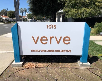 Custom exterior signs Photo